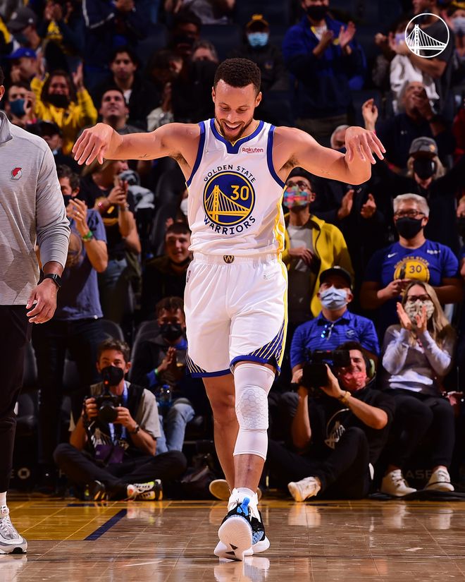 九游官方服务 库里助攻集锦 